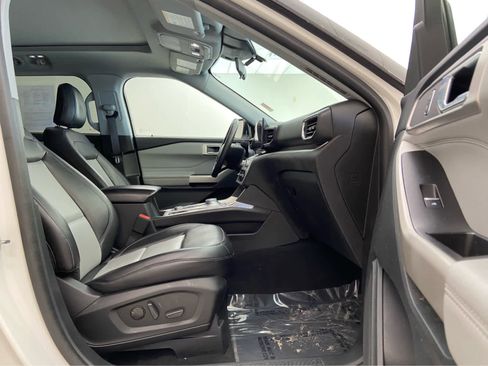 Used 2022 Ford Explorer XLT w/ Equipment Group 202A image 20