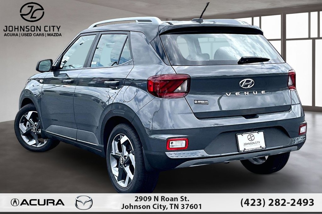 Used 2025 Hyundai Venue Limited FWD image 13