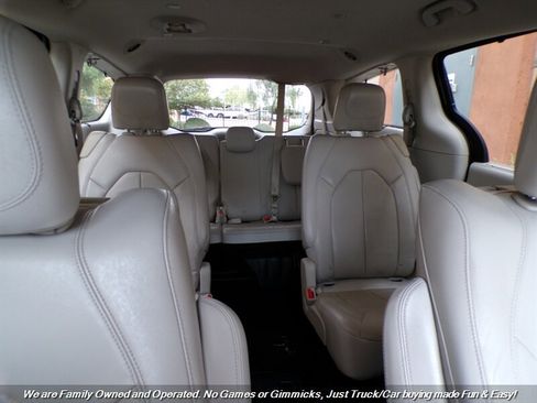 Used 2017 Chrysler Pacifica Touring-L Plus image 29