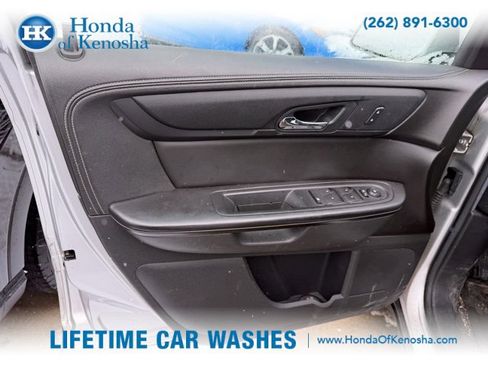 Used 2015 Chevrolet Traverse LT w/ Style and Technology Package image 6