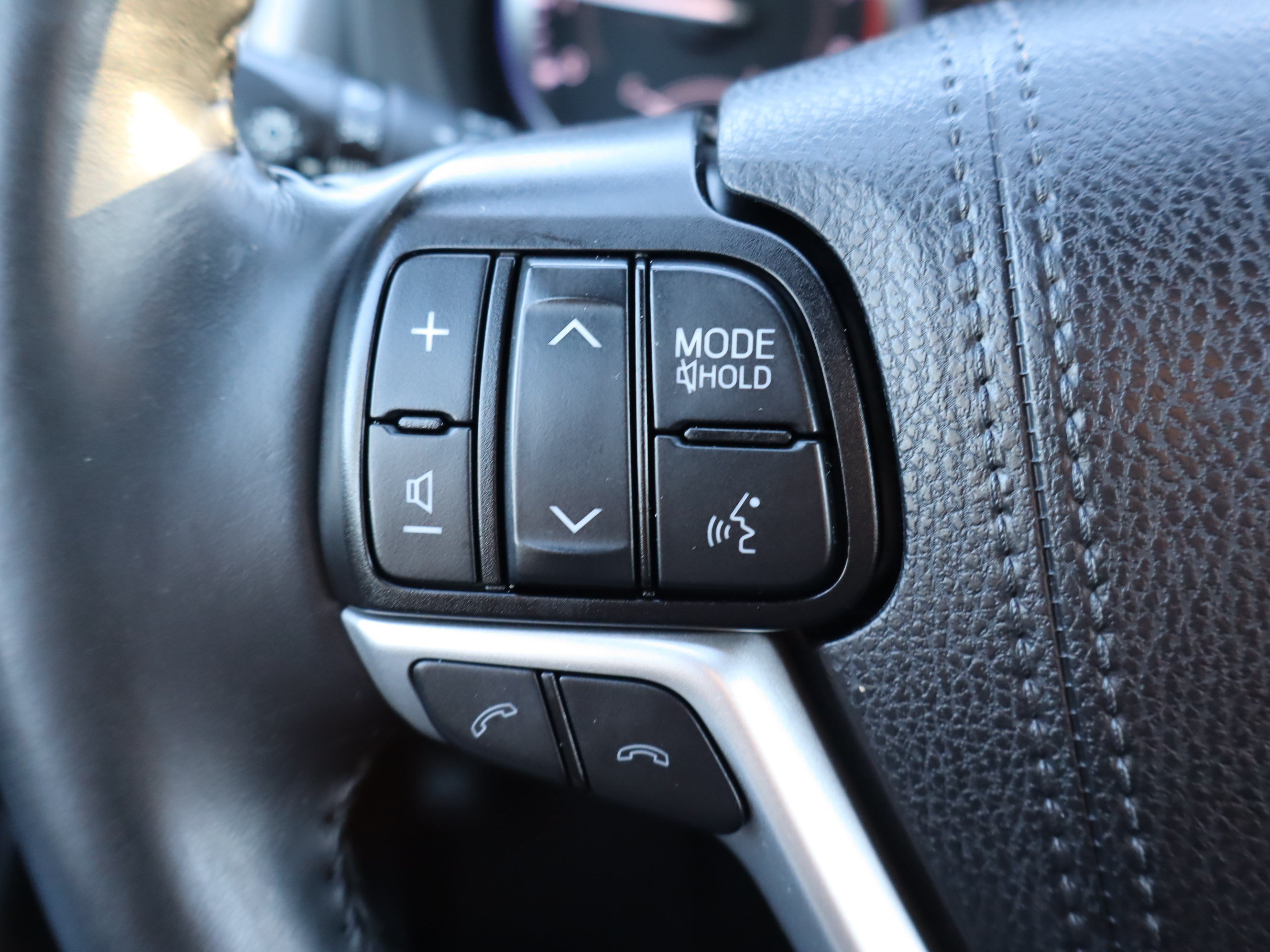 Used 2019 Toyota Highlander XLE AWD/4WD image 22
