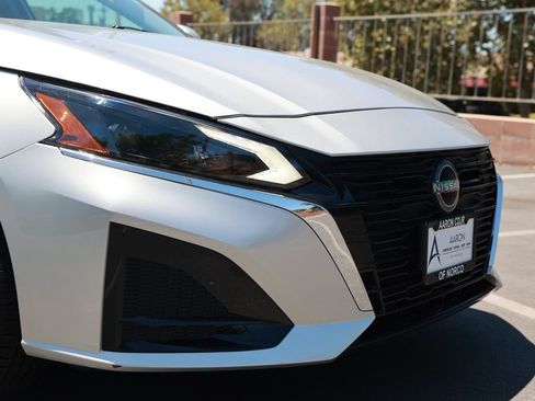 Used 2023 Nissan Altima 2.5 S FWD image 9