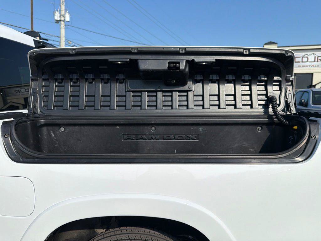 Used 2022 RAM 1500 Limited AWD/4WD image 12