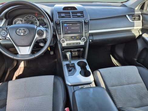 Used 2014 Toyota Camry SE FWD image 14