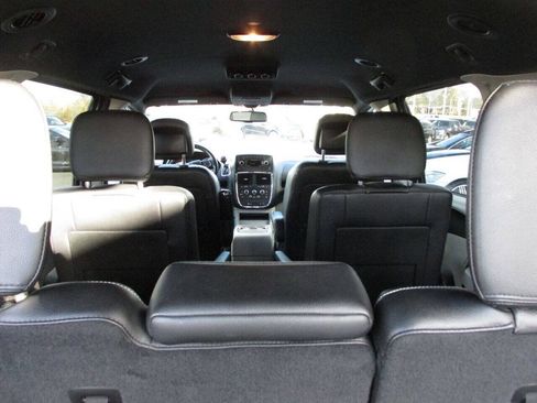 Used 2017 Dodge Grand Caravan SXT FWD image 23