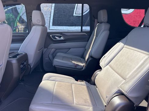 Used 2022 Chevrolet Suburban LT w/ LT Signature Package image 20