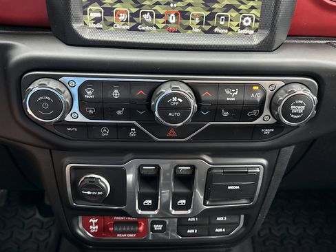 Used 2018 Jeep Wrangler Rubicon AWD/4WD image 23