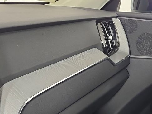 Certified 2025 Volvo XC60 B5 Plus image 31