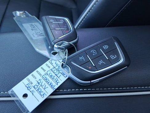 Used 2021 Cadillac Escalade ESV Premium Luxury image 29