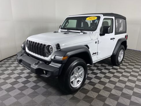 Used 2025 Jeep Wrangler Sport AWD/4WD image 11
