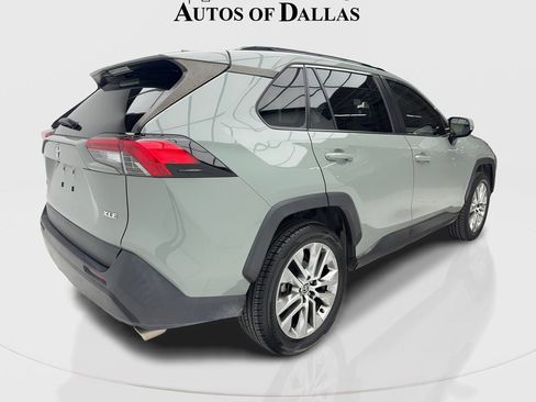 Used 2020 Toyota RAV4 XLE Premium image 9