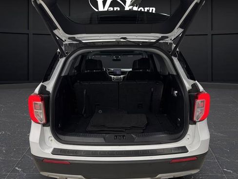Used 2023 Ford Explorer XLT AWD/4WD image 15
