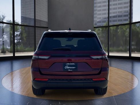 Used 2025 Jeep Grand Cherokee Limited w/ Luxury Tech Group II RWD image 4