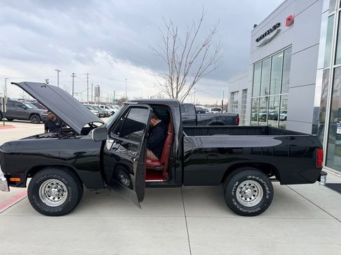 Used 1987 Dodge D/W Truck 150 image 3