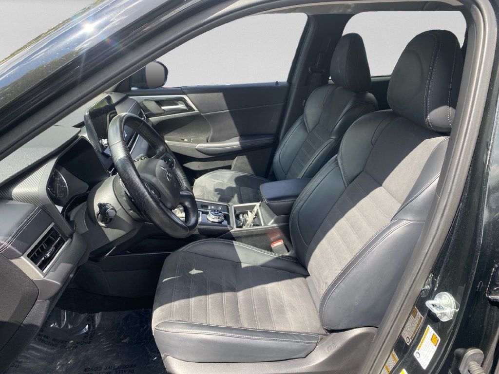Used 2024 Mitsubishi Outlander SE Black Edition FWD image 20