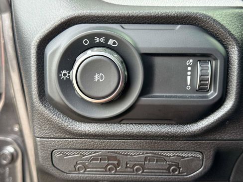 Used 2025 Jeep Wrangler Sport image 25