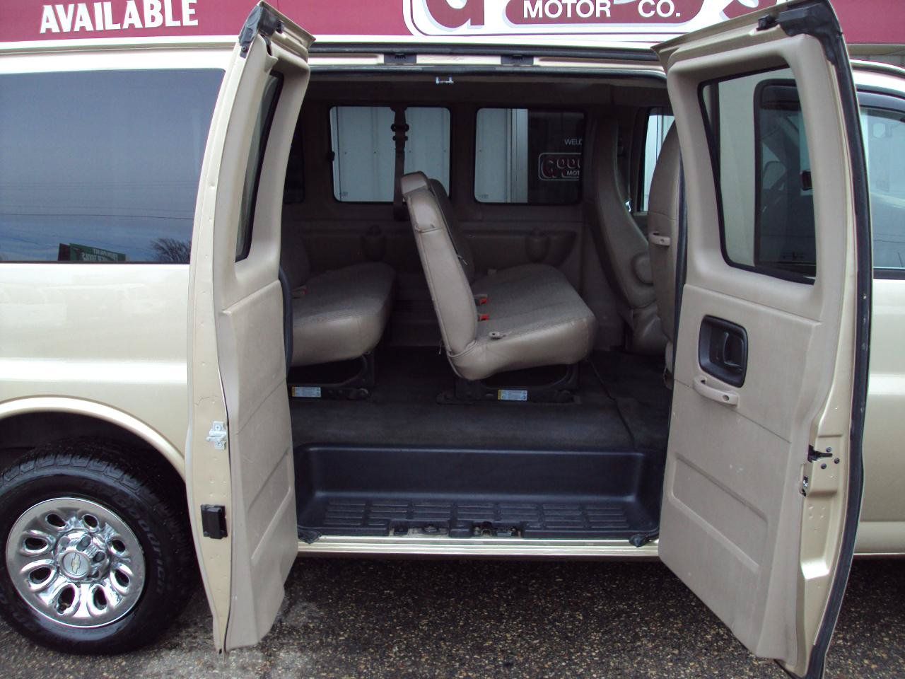 Used 2011 Chevrolet Express 1500 LT w/ LT Preferred Equipment Group AWD/4WD image 12