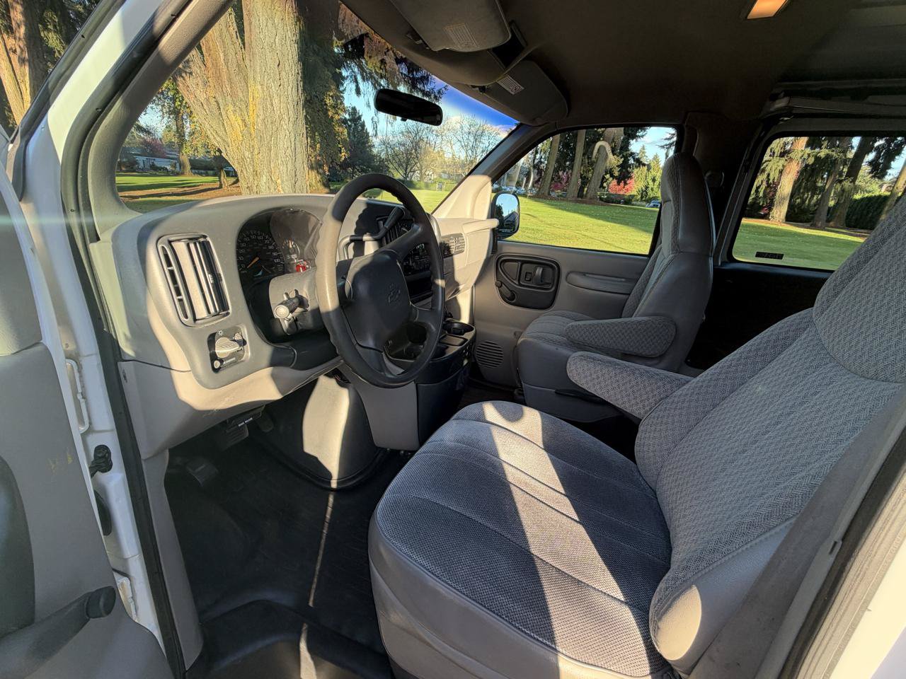 Used 1998 Chevrolet Express 3500 Extended w/ Convenience Pkg RWD image 9