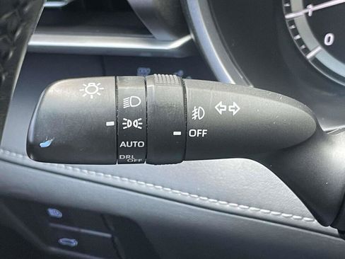 Used 2021 Toyota Highlander XLE AWD/4WD image 33