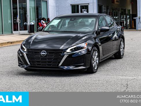 Used 2024 Nissan Altima 2.5 S FWD image 3