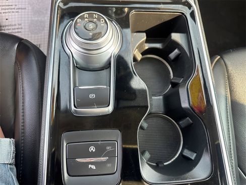 Used 2020 Ford Edge Titanium image 25