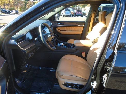 Certified 2024 Jeep Grand Cherokee L Summit w/ Luxury Tech Group V image 8