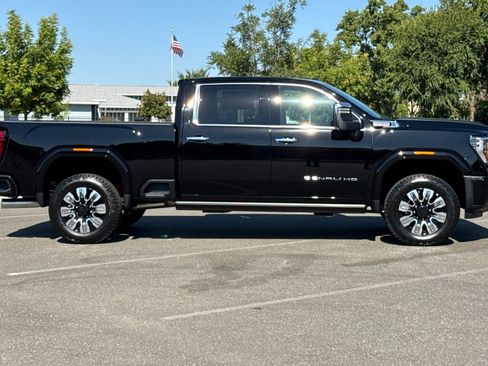 New 2025 GMC Sierra 2500 Denali w/ Denali Reserve Package image 3