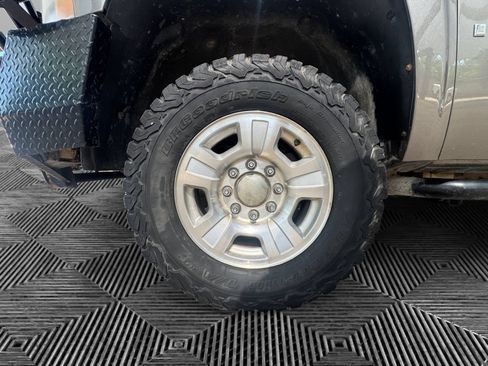 Used 2009 Chevrolet Silverado 3500 LTZ w/ Suspension Package, Off-Road AWD/4WD image 9