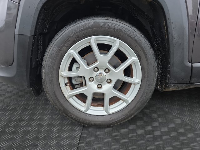 Used 2019 Jeep Renegade Latitude w/ Popular Equipment Group FWD image 29