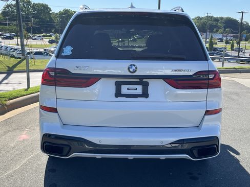 Used 2022 BMW X7 xDrive40i w/ M Sport Package AWD/4WD image 9