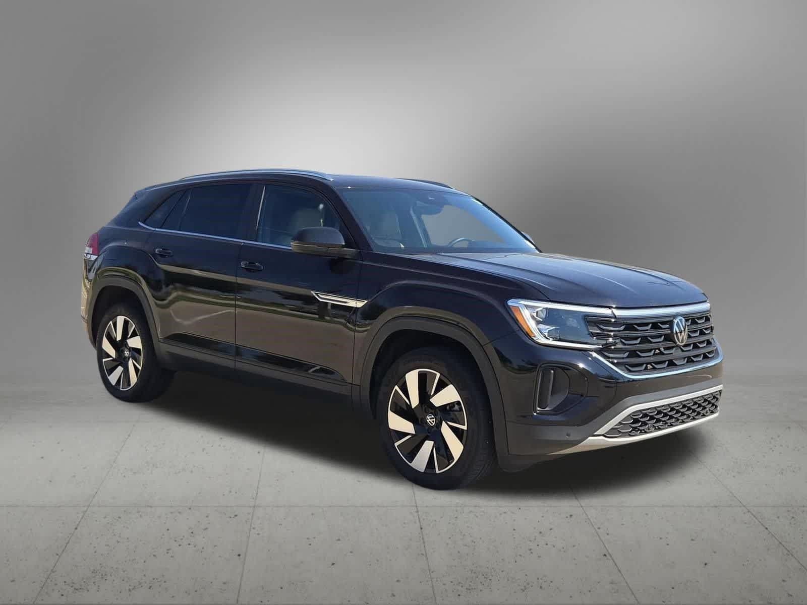Used 2024 Volkswagen Atlas Cross Sport SE w/ Panoramic Sunroof Package FWD image 8