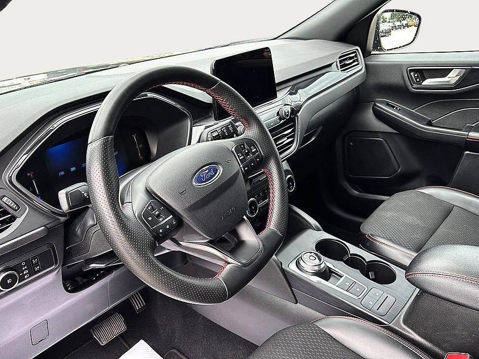 Used 2025 Ford Escape ST-Line Select AWD/4WD image 2