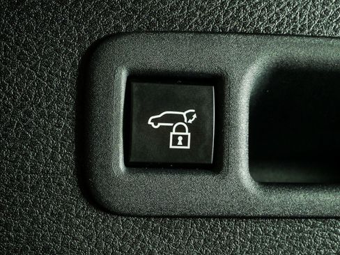 Used 2025 Toyota Sienna XLE w/ XLE Plus Package FWD image 34