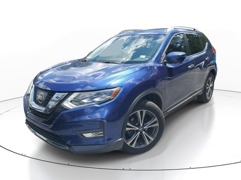 Used 2017 Nissan Rogue SL w/ SL Premium Package FWD image 2