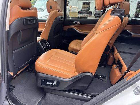 Used 2022 BMW X7 xDrive40i AWD/4WD image 9