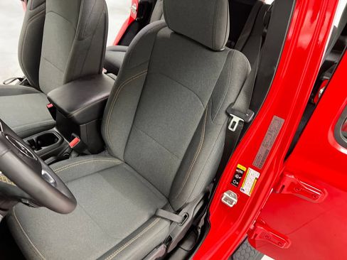 Used 2024 Jeep Wrangler Unlimited Sahara AWD/4WD image 11