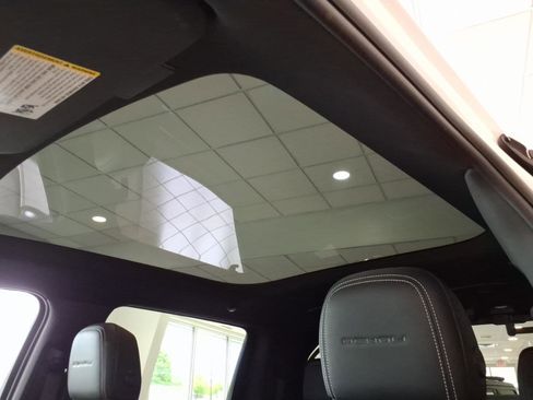 Used 2025 GMC Sierra EV Denali AWD/4WD image 16