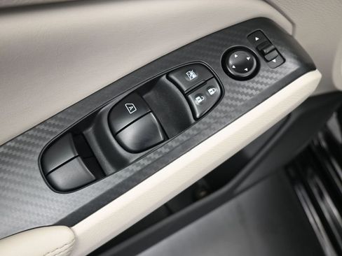 Used 2025 Nissan Altima 2.5 SV image 13