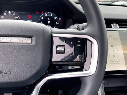 Used 2025 Land Rover Discovery Sport S image 22