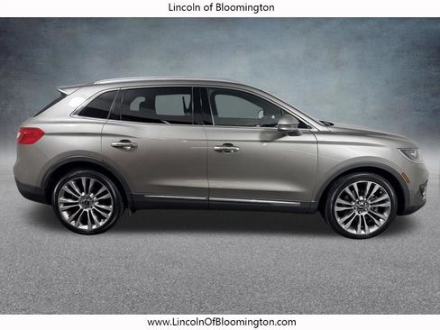 Used 2017 Lincoln MKX Reserve w/ Driver Assistance Package FWD image 6