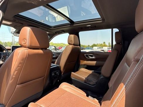 Used 2021 Chevrolet Suburban High Country w/ Premium Package RWD image 11