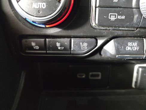 Used 2022 Chevrolet Suburban High Country image 26