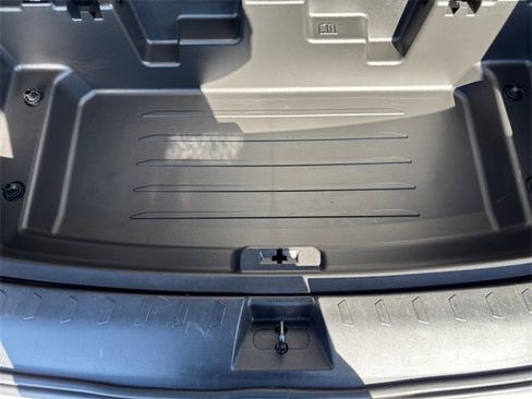 Used 2020 Chevrolet Traverse Premier image 35