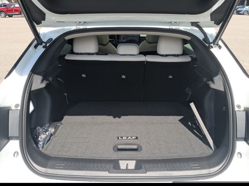 New 2026 Nissan Leaf Platinum+ w/ Cargo Package (Platinum+) FWD image 9