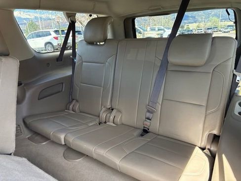 Used 2019 Chevrolet Suburban LT w/ Luxury Package AWD/4WD image 17