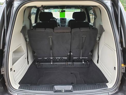 Used 2016 Dodge Grand Caravan SE image 5