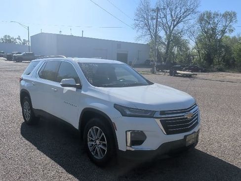 Used 2023 Chevrolet Traverse LT image 7