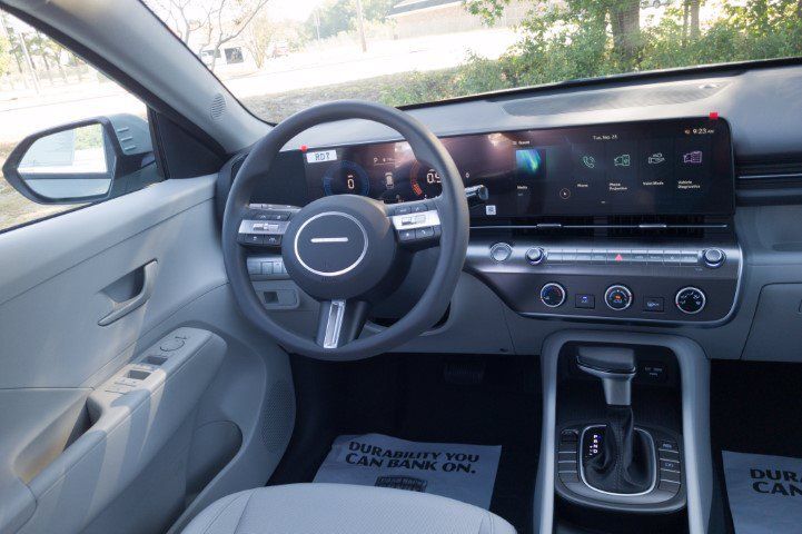 New 2027 Hyundai Kona SE FWD image 18