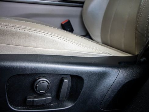 Used 2020 Land Rover Range Rover Velar S image 26