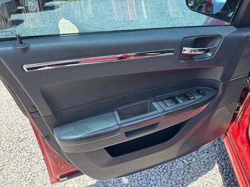 Used 2009 Chrysler 300 LX RWD image 12